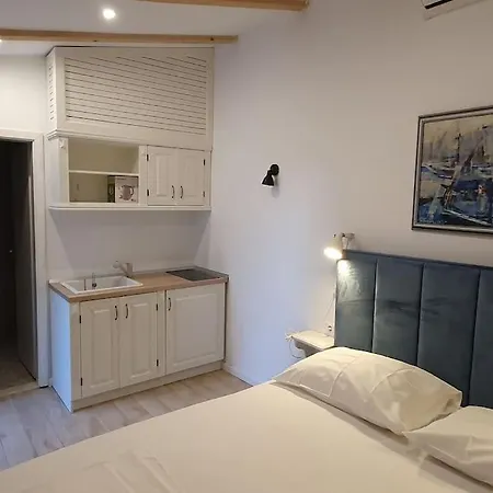 Small Cozy With Terrace دوبروفينك