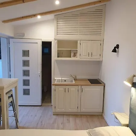 شقة Small Cozy With Terrace